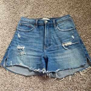 Abercrombie & Fitch High Rise 4” Curve Love Distressed Denim Shorts